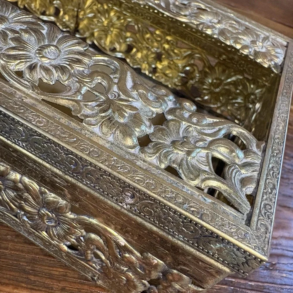 VTG Tissue Kleenex Box Holder Dispenser Victorian Hollywood Regency Felt Bottom